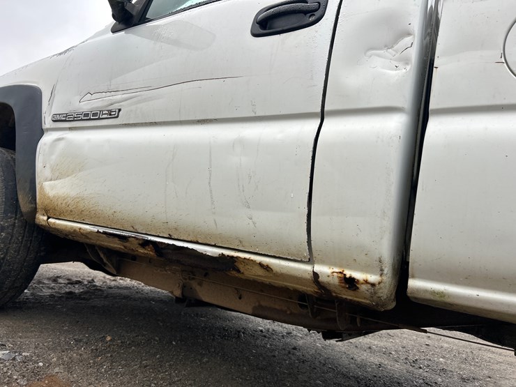 2003-gmc-2500-image-9