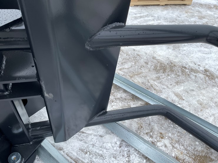 #2367-•-wolverine-hydraulic-bale-squeeze-attachment-image-26