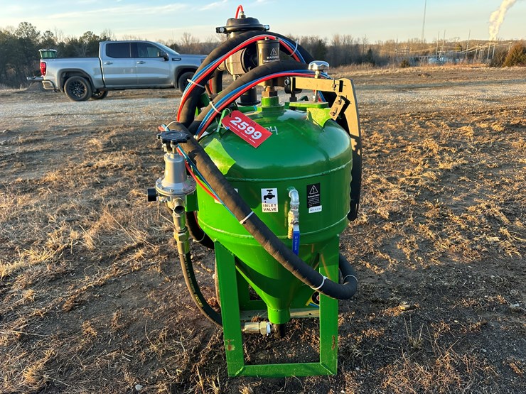 #2599-•-dustless-sandblaster-image-1