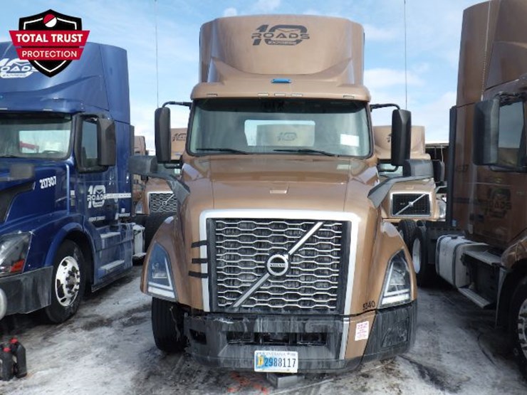 2023-volvo-vnl-300-image-2