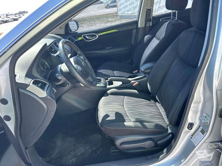 2017-nissan-sentra-sedan-image-12