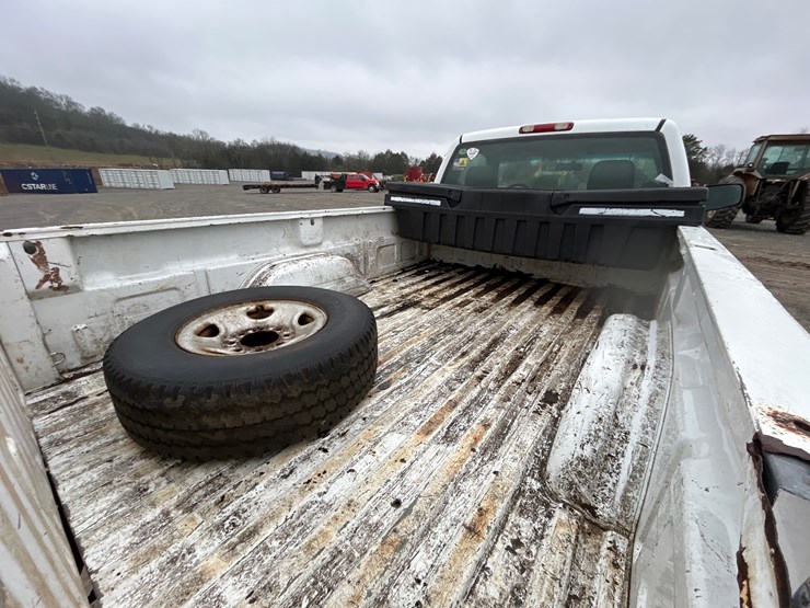 2003-gmc-2500-image-7