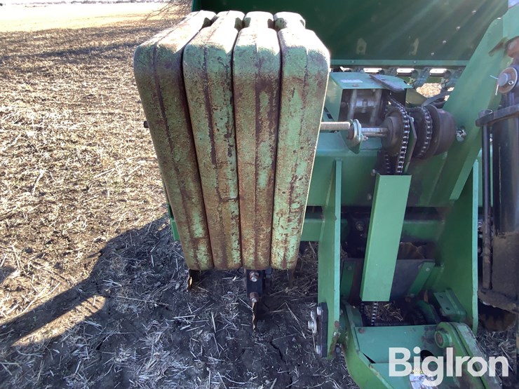 great-2n-3010-30'-2-section-folding-pull-type-no-till-drill-image-14