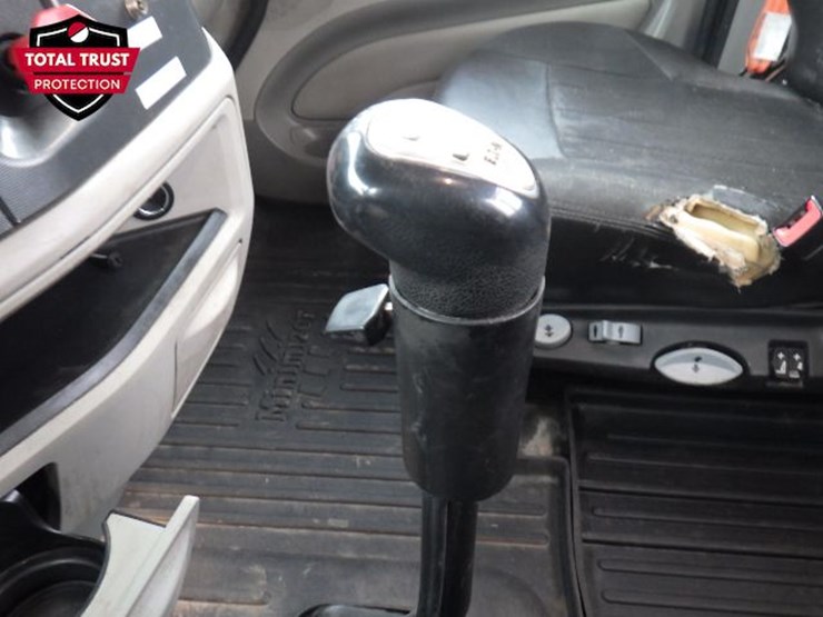 2019-peterbilt-579-image-16