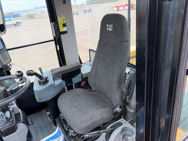 caterpillar-938h-image-12