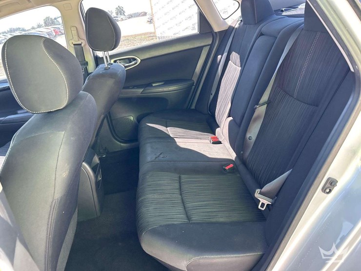 2017-nissan-sentra-sedan-image-23