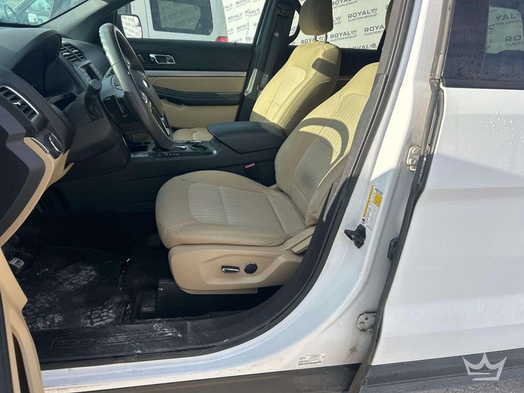 2017-ford-explorer-image-12