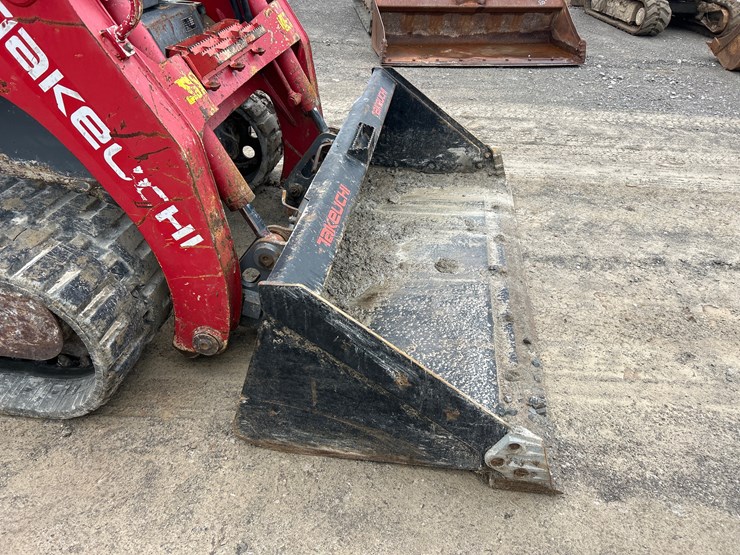 2017-takeuchi-tl12r2-image-10