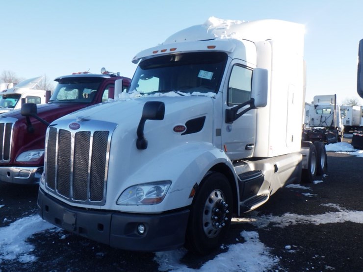 2018-peterbilt-579-image-1