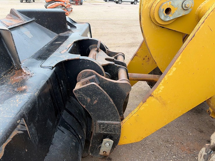 caterpillar-938h-image-10