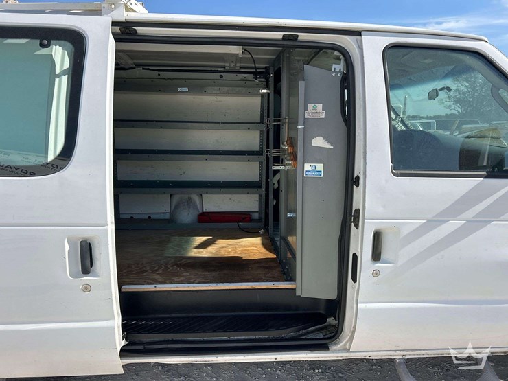 2008-ford-cargo-image-26