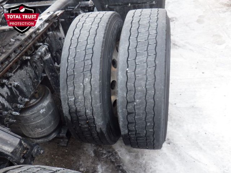 2023-volvo-vnl-300-image-6