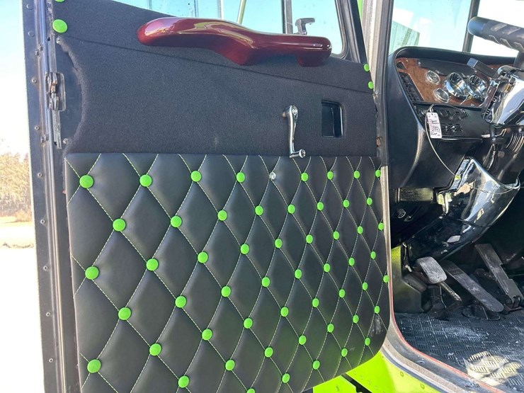 2004-peterbilt-357-image-14