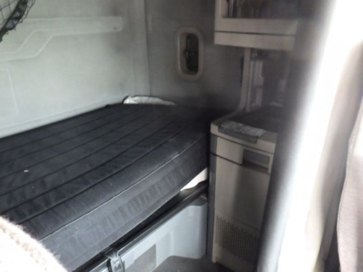 2016-freightliner-cascadia-125-image-4