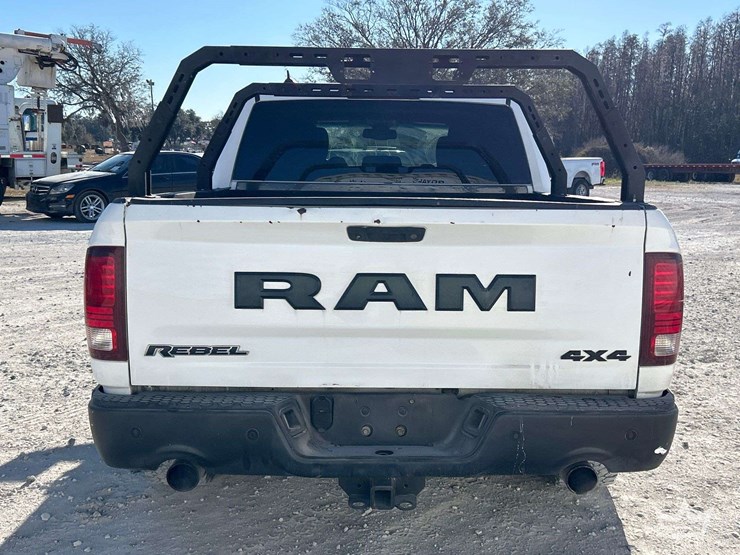 2017-dodge-1500-image-25