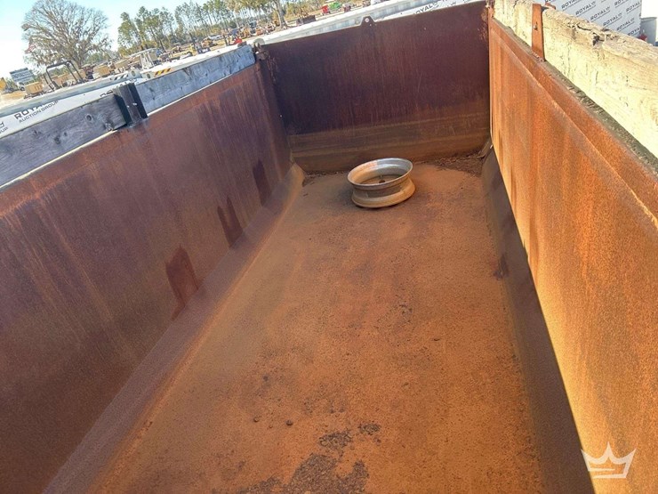 2004-peterbilt-357-image-13