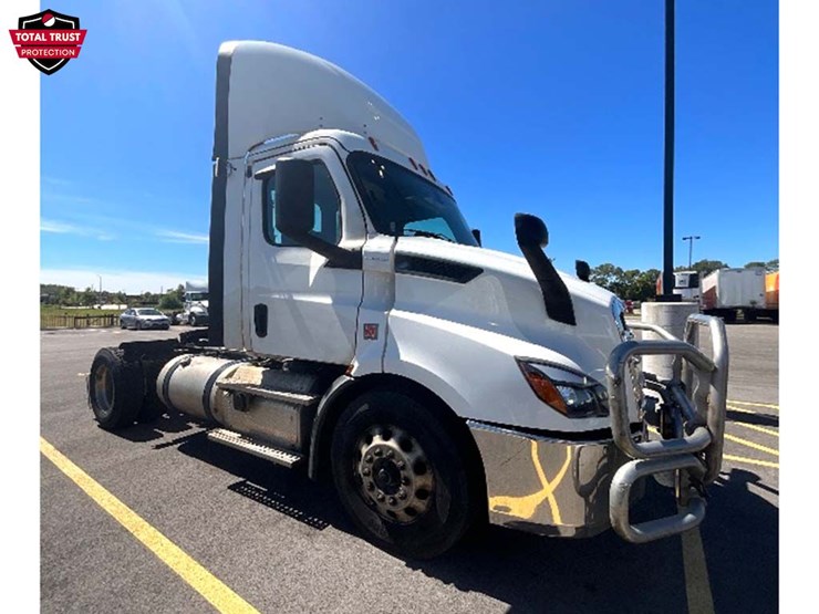 2019-freightliner-cascadia-116-image-1
