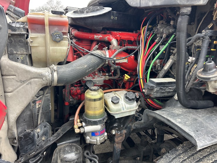 2013-freightliner-cascadia-113-image-11