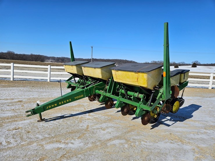 john-deere-7000-image-1