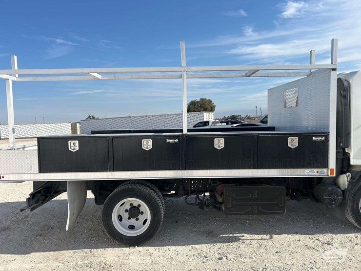 2017-isuzu-nrr-image-20