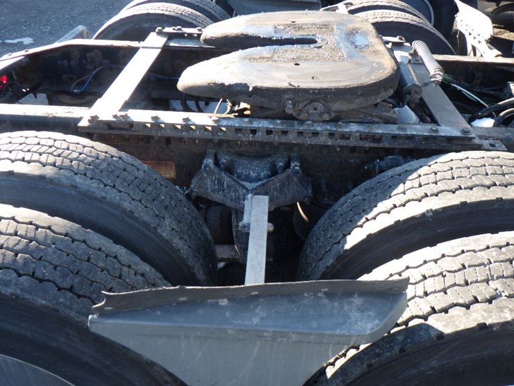 2019-freightliner-cascadia-126-image-6