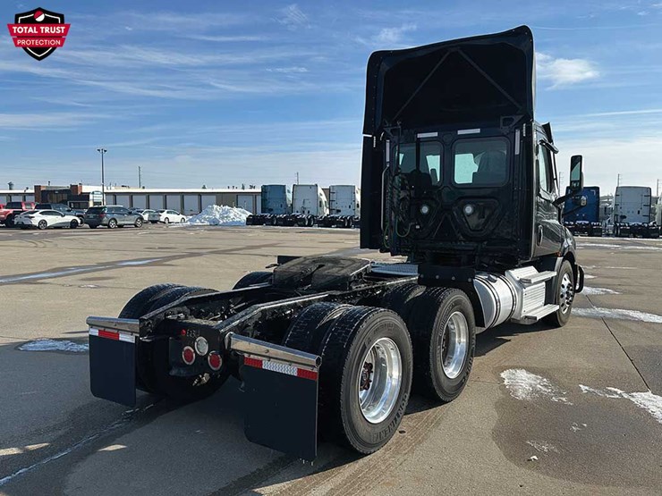 2021-freightliner-cascadia-116-image-2