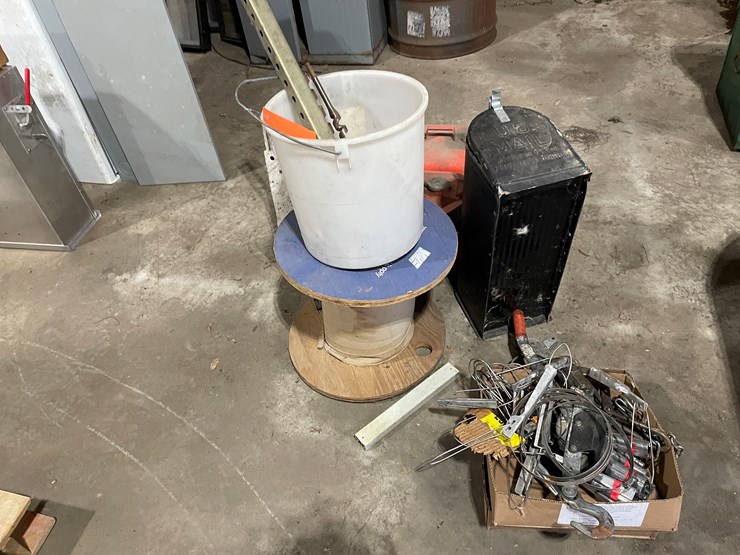 #7212-•-(2)-boat-gas-cans-image-3