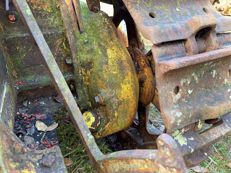 caterpillar-2-ton-crawler-image-35