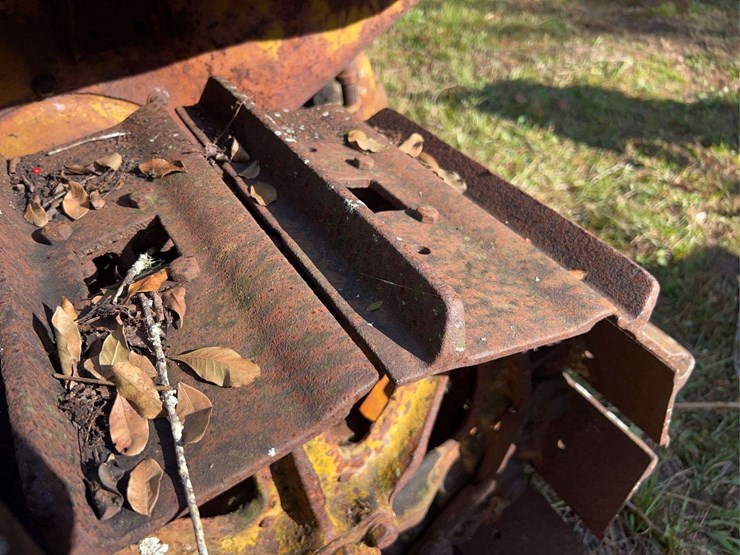 caterpillar-r2-image-43