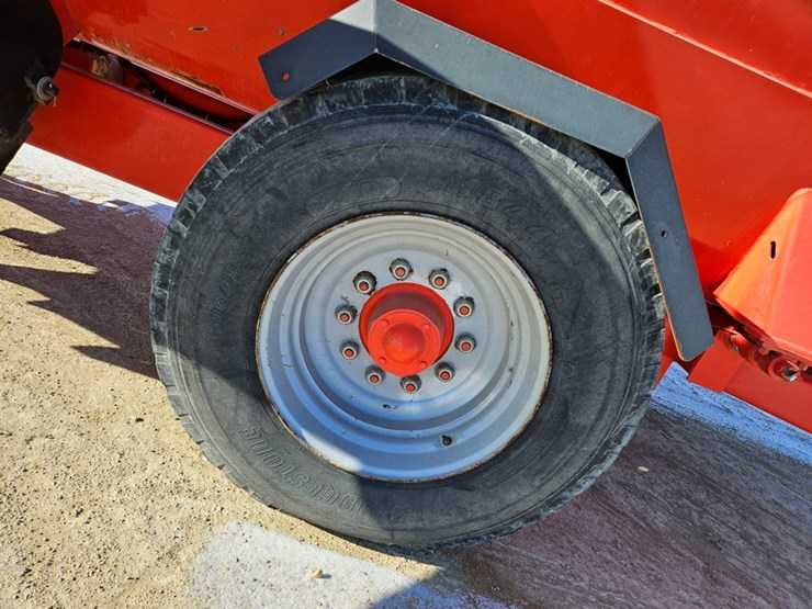 #311-•-2012-knight-4142-mixer-feed-wagon-image-25