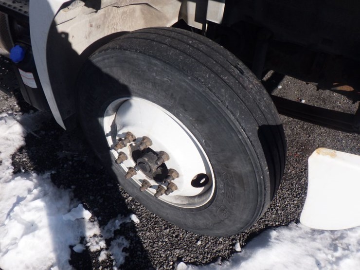 2017-hino-268a-image-18