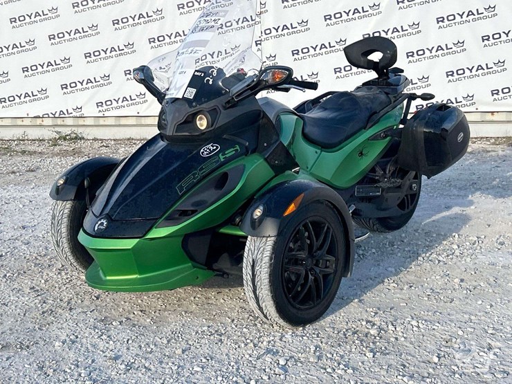 2012-can-am-spyder-motorcycle-image-1
