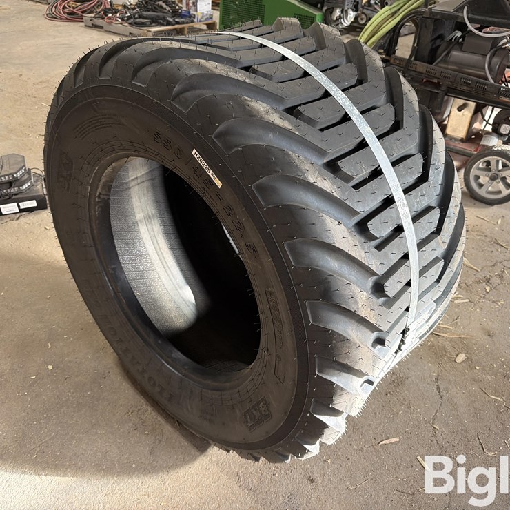BKT 550/45-22.5 Tire