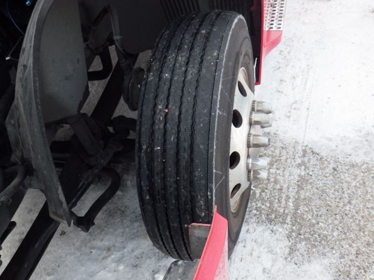 2023-volvo-vnl-300-image-19