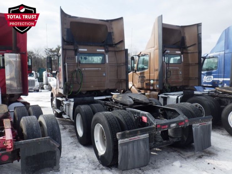 2022-volvo-vnl-300-image-13