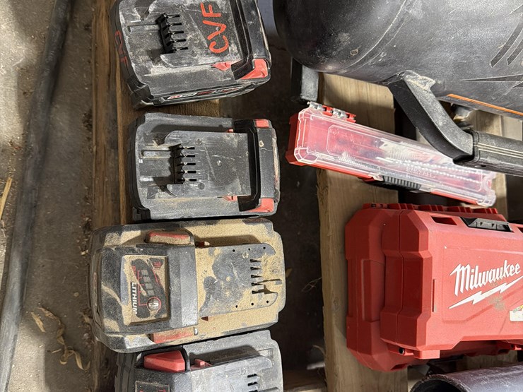 milwaukee-power-tools-&-batteries-image-14