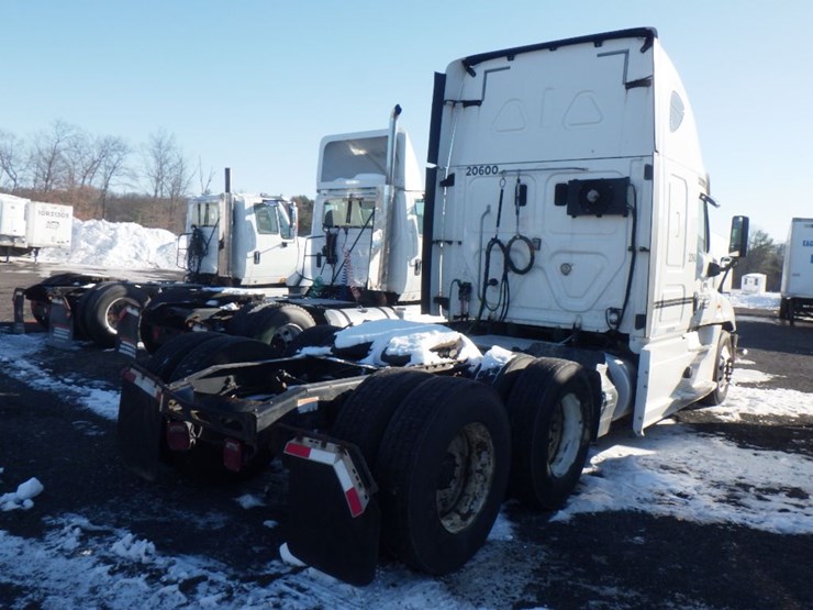2017-freightliner-cascadia-125-image-10