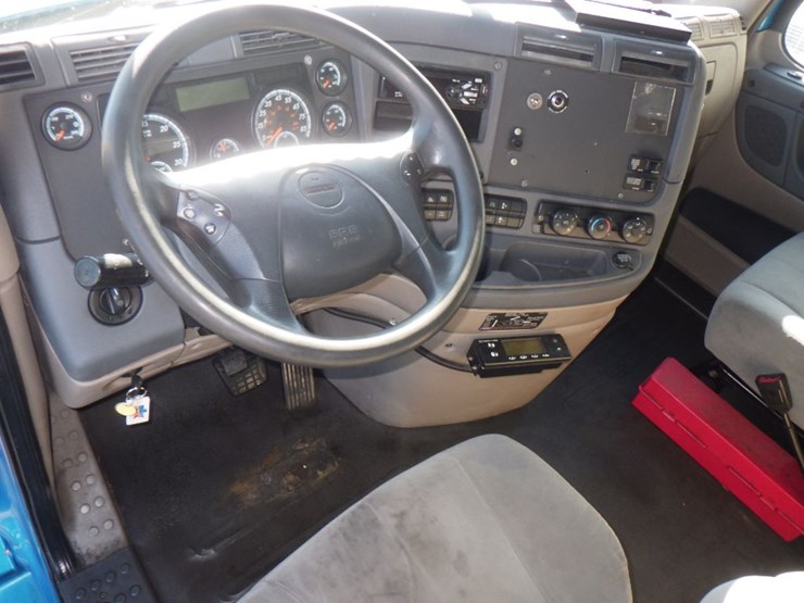 2019-freightliner-cascadia-113-image-13