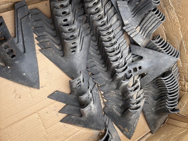 john-deere-tillage-sweeps-image-4