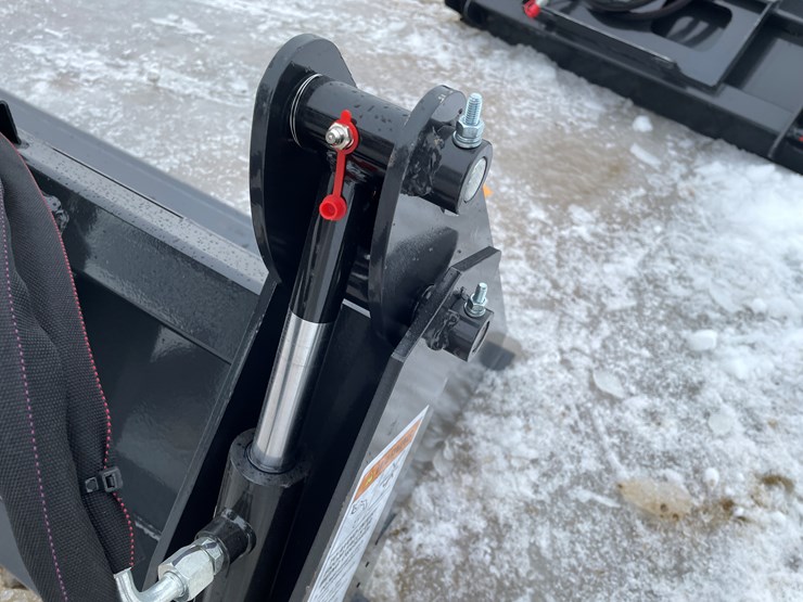 #2364-•-wolverine-mini-skid-steer-combination-bucket-image-14