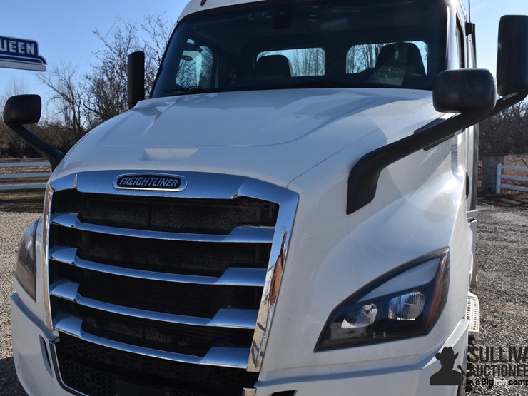 2019-freightliner-cascadia-116-t/a-truck-tractor-image-11