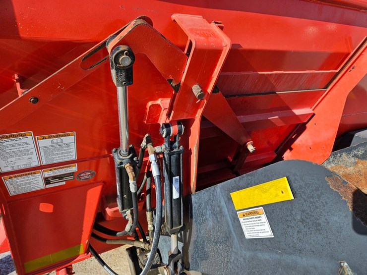 #311-•-2012-knight-4142-mixer-feed-wagon-image-17