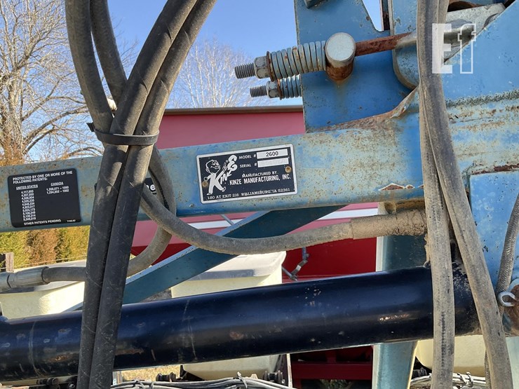 1996-kinze-2600-image-3