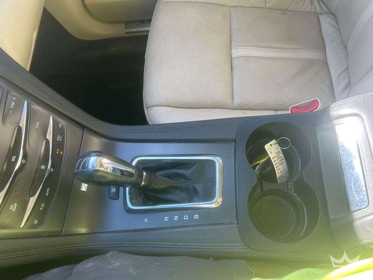 2016-lincoln-mkt-image-19