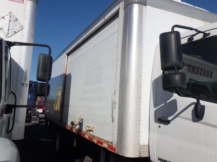 2017-hino-268a-image-4