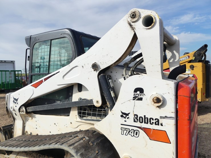 2022-bobcat-t740-image-8