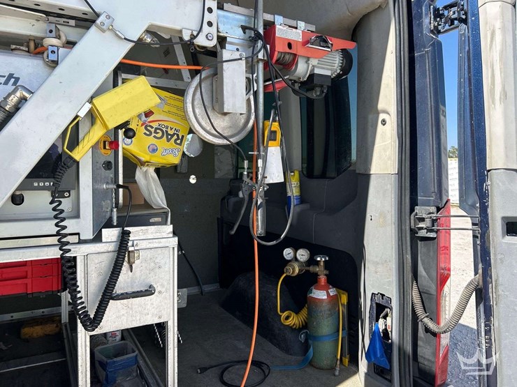 2015-ford-transit-image-38