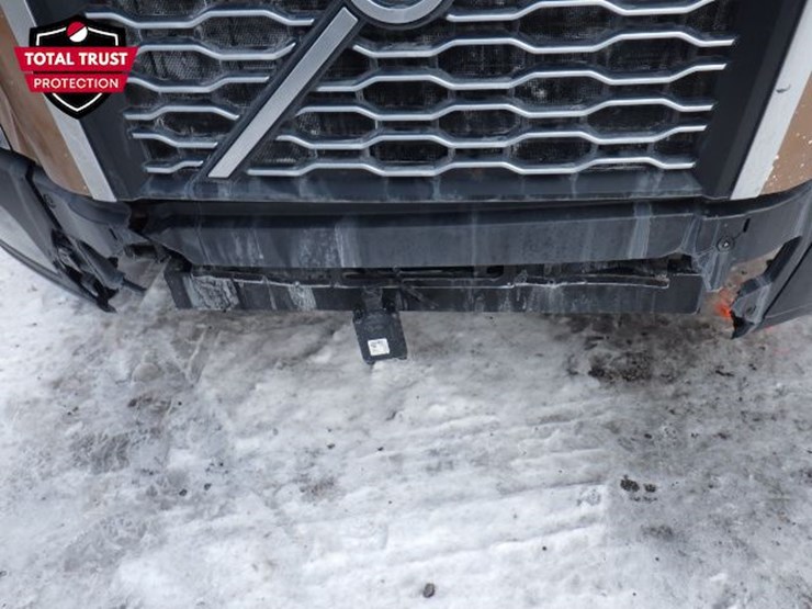 2022-volvo-vnl-300-image-4