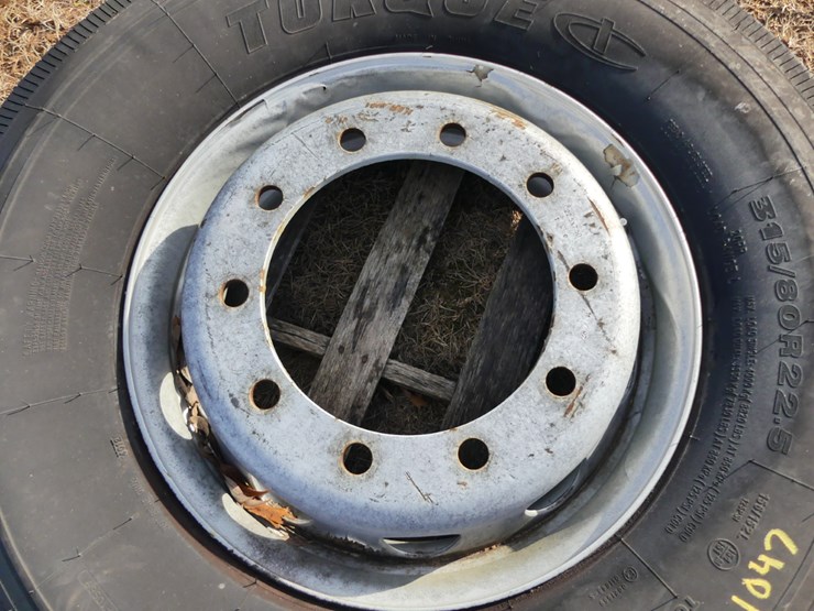 315x80r-22.5-semi-tire-image-2