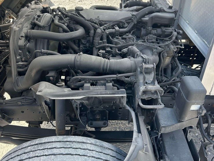 2017-isuzu-nrr-image-7